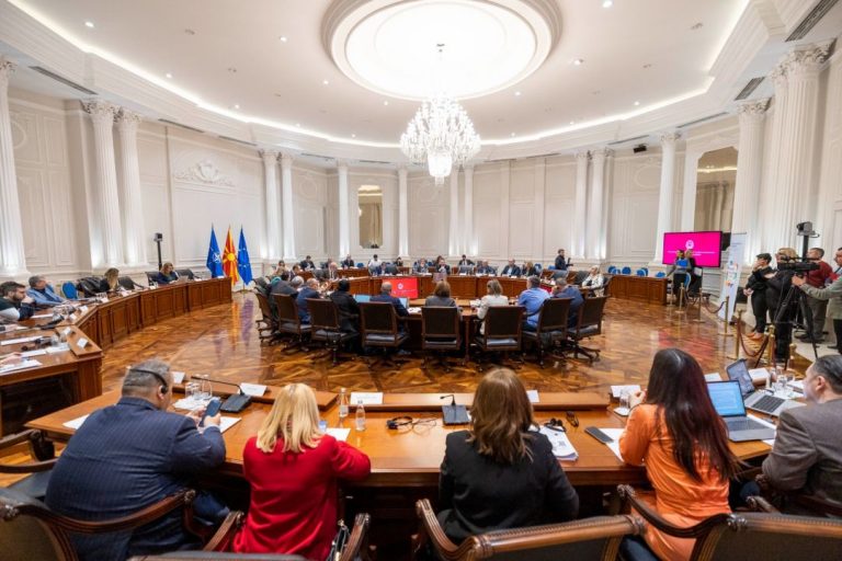 До 40% кратење на јавната администрација-Минчев: Партизацијата доведе до гломазен и нефункционален сектор
