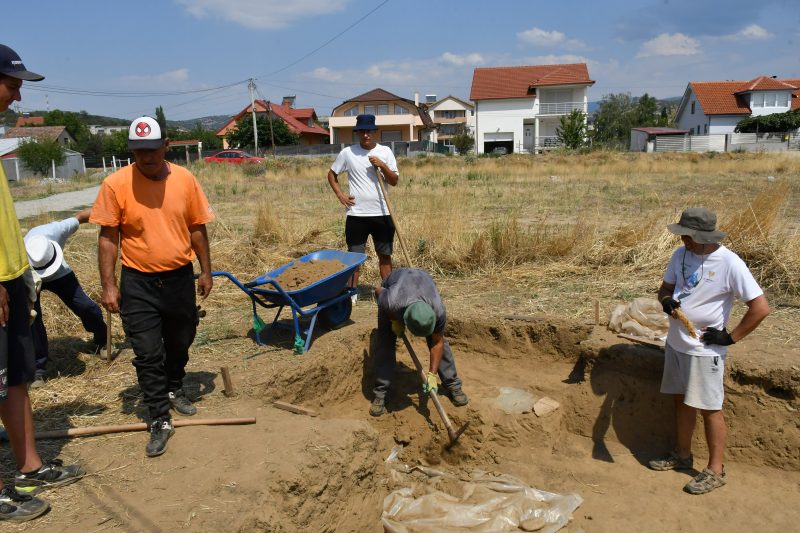 ПРОНАЈДЕНИ ГРОБОВИ ВО НЕКРОПОЛАТА НА ЛОКАЛИТЕТОТ „БЕЛА ЦРКВА“ ВО РАДОВИШ