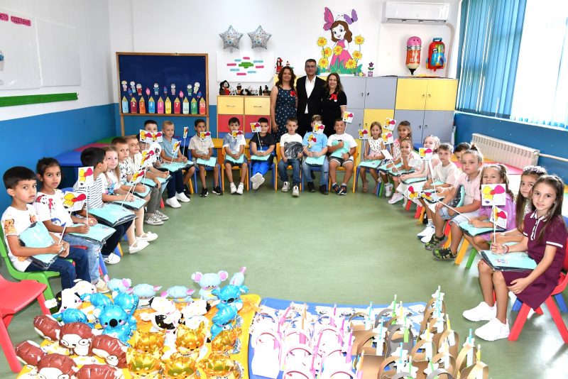 🎒 СВЕЧЕН ПРВ УЧИЛИШЕН ДЕН ЗА РАДОВИШКИТЕ ПРВАЧИЊА
